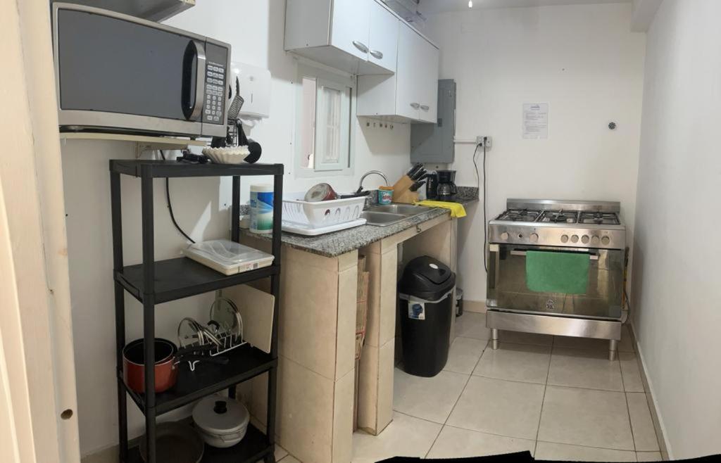 Hostal Familiar Carmencita パナマ・シティー エクステリア 写真